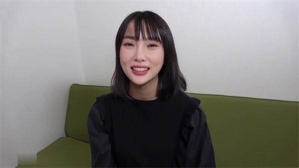 AI-李小璐-女星下海拍摄无码A片粉色小穴注满男人精华上封面