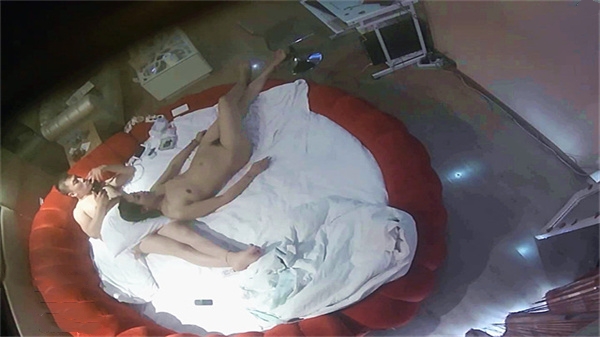 360偷拍到地方大哥带新女人去开房千万不能被嫂子看到呀_封面