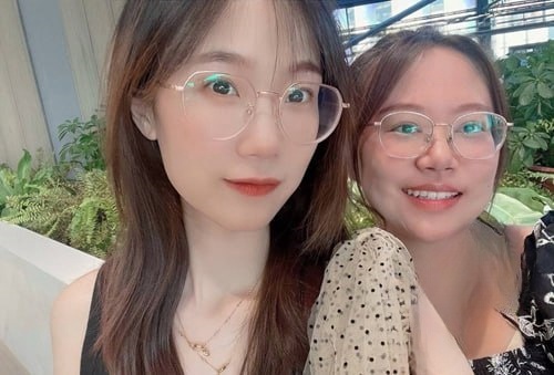 HLBDY哈尔滨医科大学眼镜妹李昕号称东北三骚之首文质彬彬性欲极强被男友送去卖逼封面