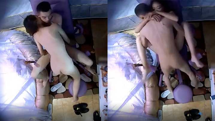苗条性感的漂亮美女被男友在炮椅上各种高难度动作狂插.封面