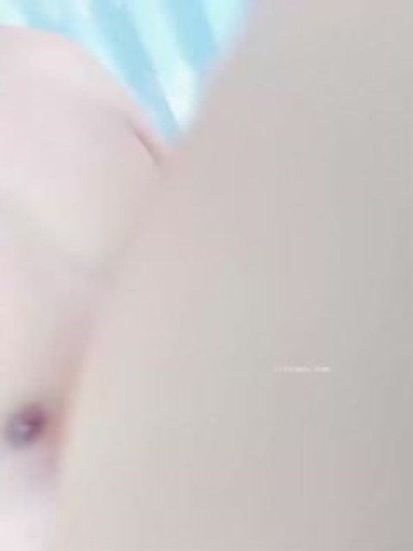 一群淫魔乱交爆操精神小妹封面