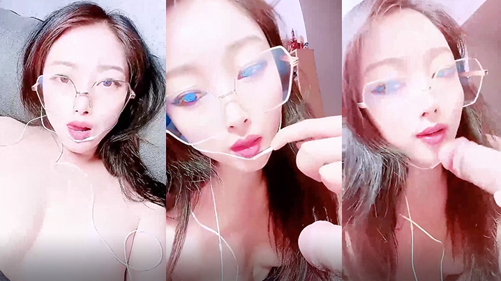 颜值眼镜御姐范美少妇和老公无套啪啪做爱很插白虎穴第一视角手持镜头刺激卖力深喉封面