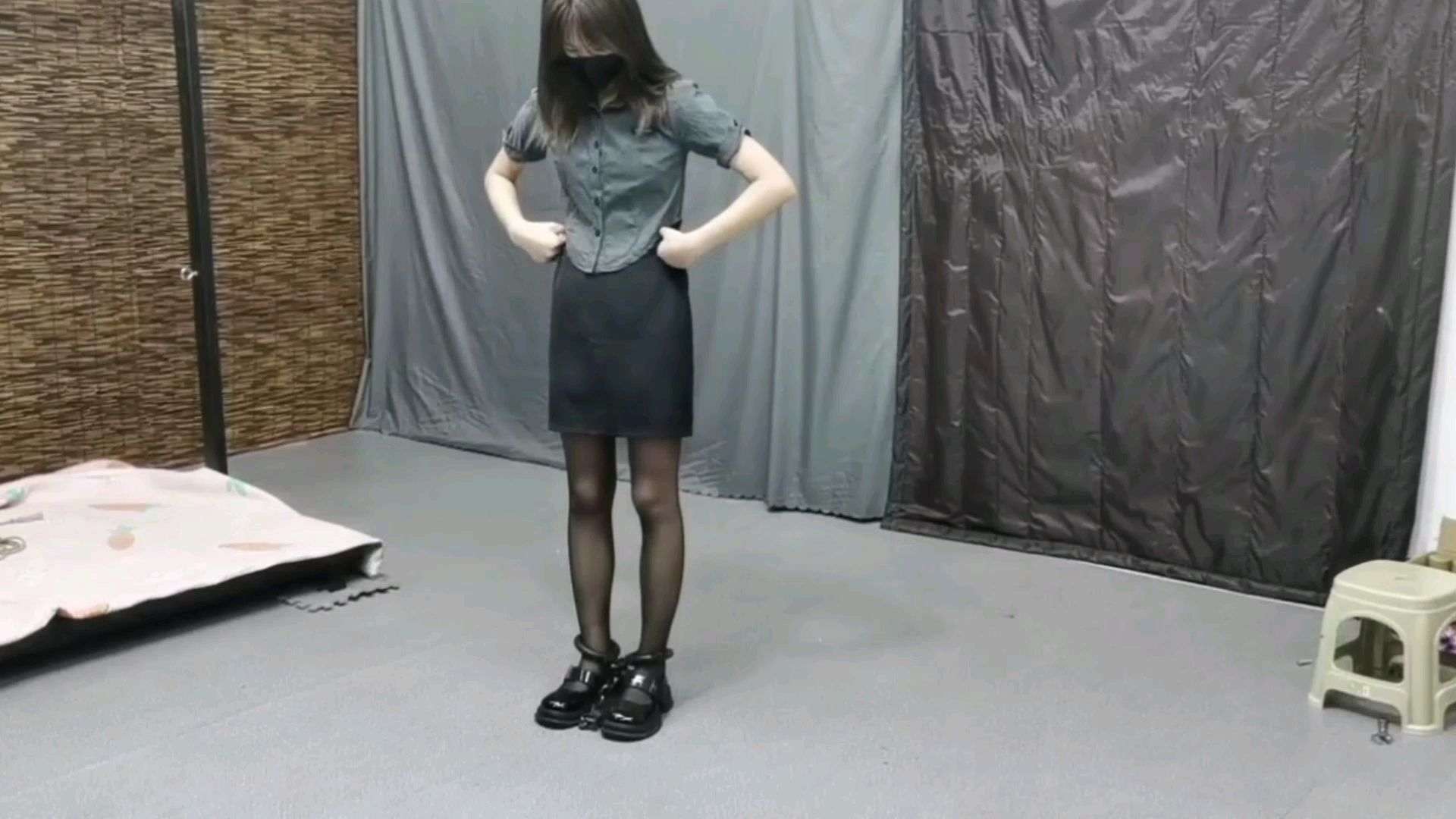 黑丝美少女的重镣体验封面