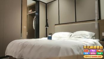 漂亮大奶小姐姐，多姿势输出娇喘连连封面