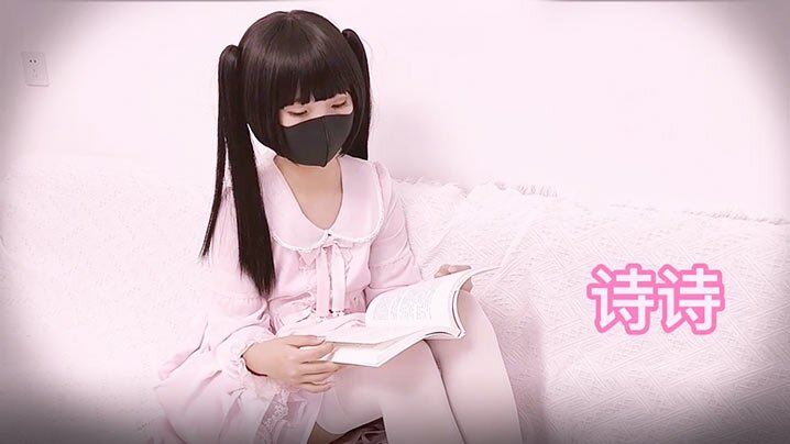 粉色情人禽兽哥哥让萝莉妹妹吃下自己的精液封面